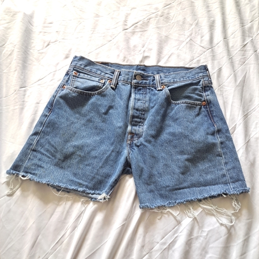 Levi's | Blue jean distressed short shorts women's 501